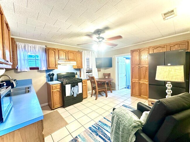 Building Photo - 3760 Addis Ln