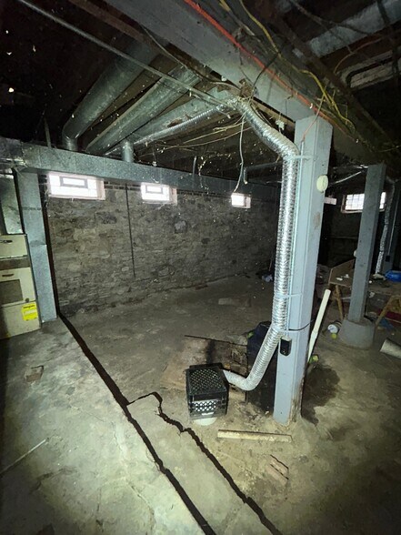 Building Photo - 5601 Lotus Ave