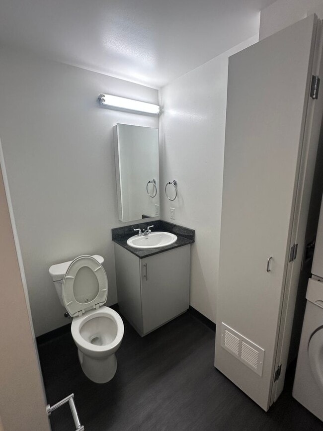 Building Photo - Beautiful 2 bedrooms 2 bath BMR unit in SOMA