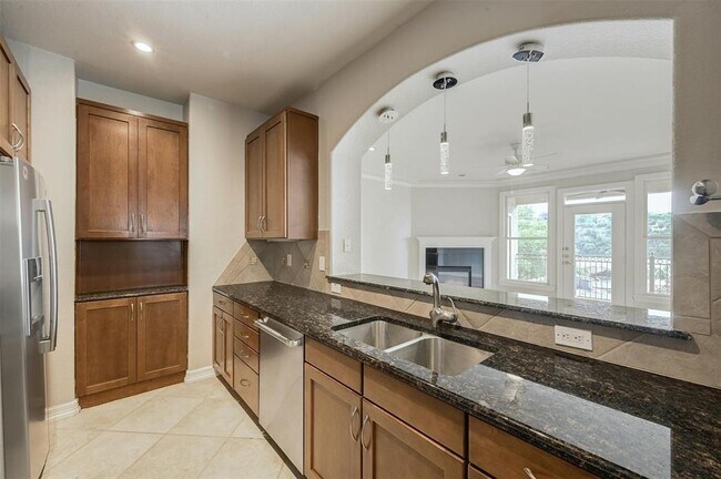Building Photo - 2226 Westlake Dr