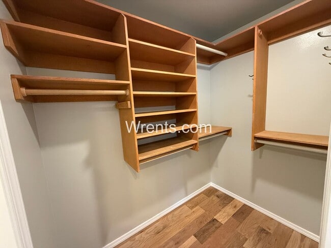 Building Photo - Spacious 6-Bedroom Home with Pool & Multiple Fireplaces – Great Northside Location!