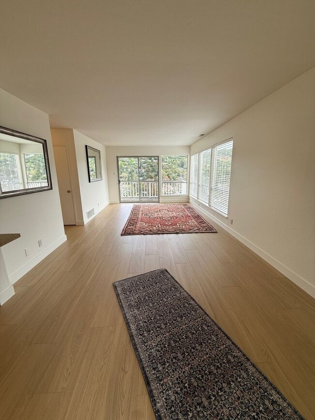 Building Photo - 55-57 Bayo Vista Way