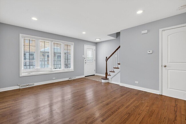 Building Photo - 13-15 S Waiola Townhomes