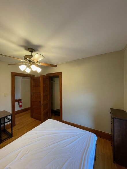 Bed room - 1010 S Forest Ave