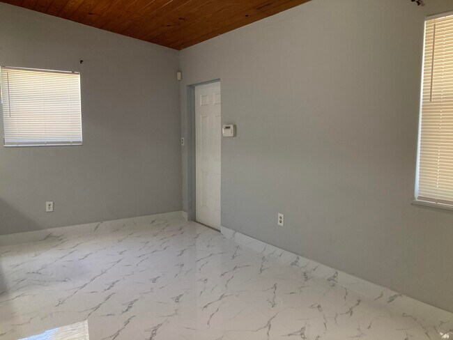 Building Photo - 3630 SW 46th Ave