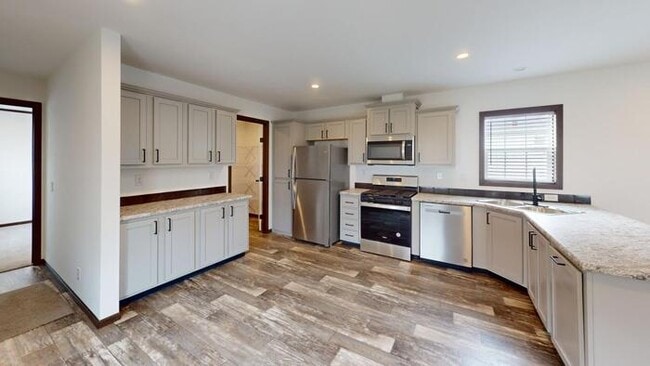 Primary Photo - 164 Northwest Dr