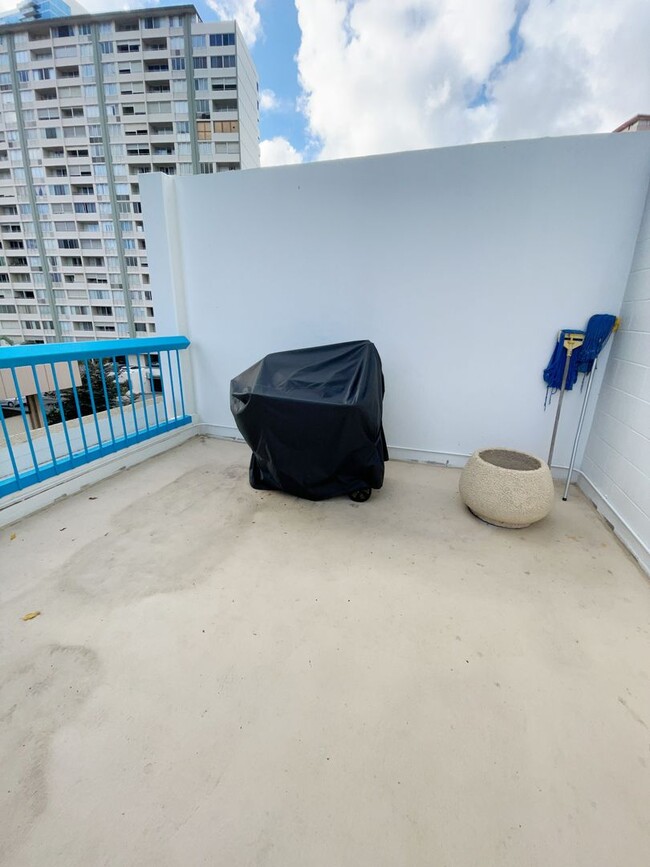 Building Photo - Kapiolani Terrace - Studio w/1 parking & n...