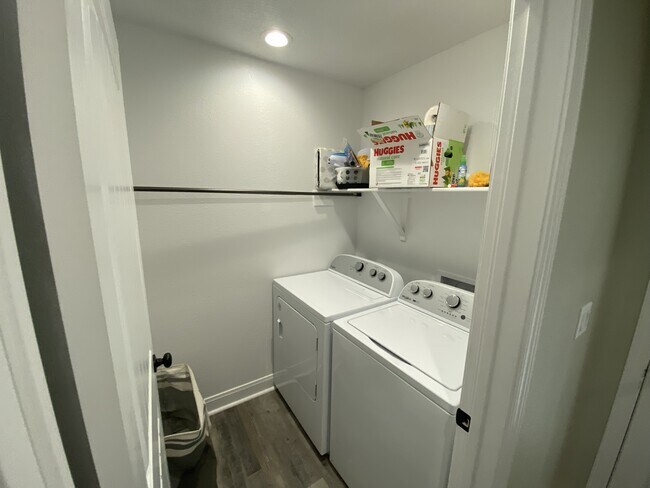 Building Photo - 237 Martin Ave