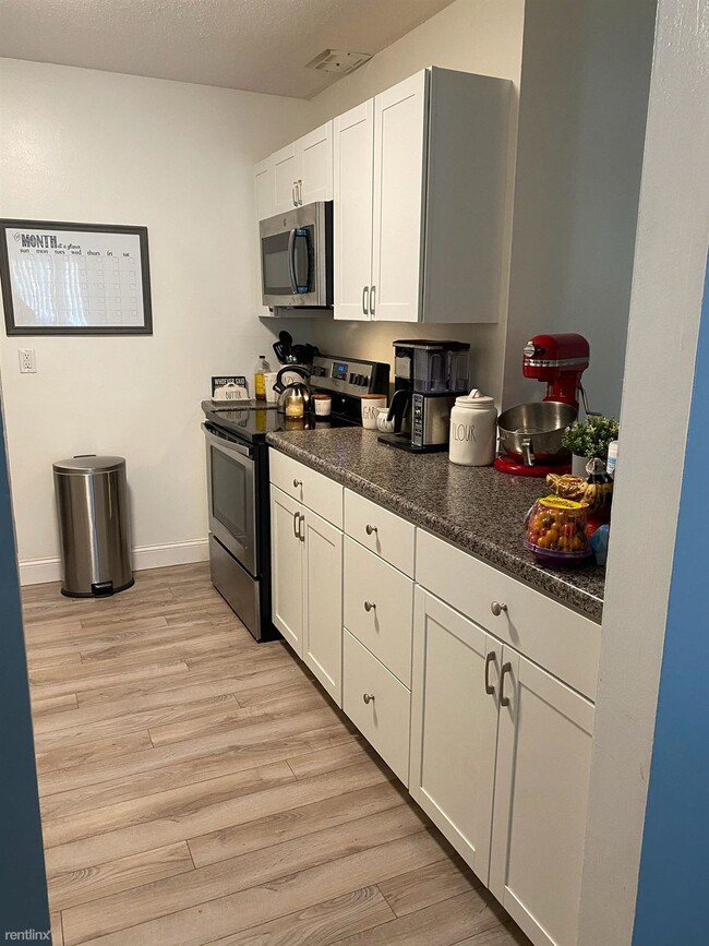 Building Photo - 1 br, 1 bath Condo - Pine Ridge Condominiums