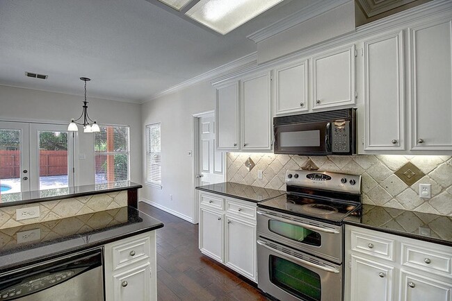 Building Photo - 5101 Cavendish Dr