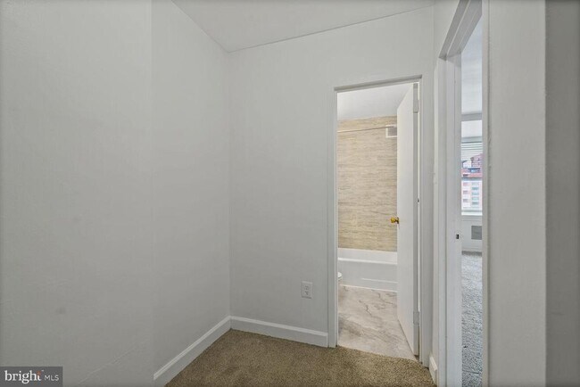 Building Photo - 1121 Arlington Blvd