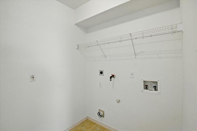 Building Photo - 508 Crater Lake Dr