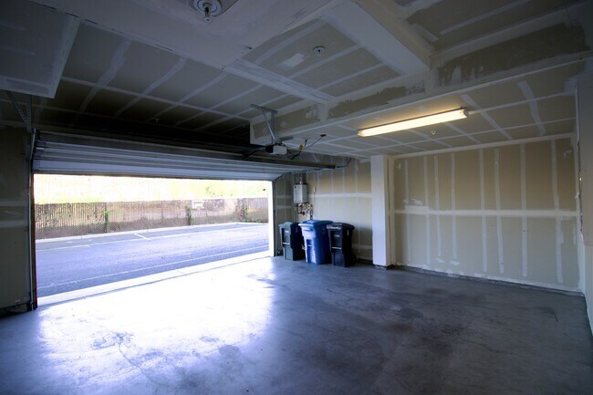 Building Photo - 656 Sea Anchor Dr