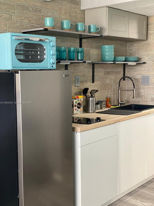 Building Photo - 19201 Collins Ave