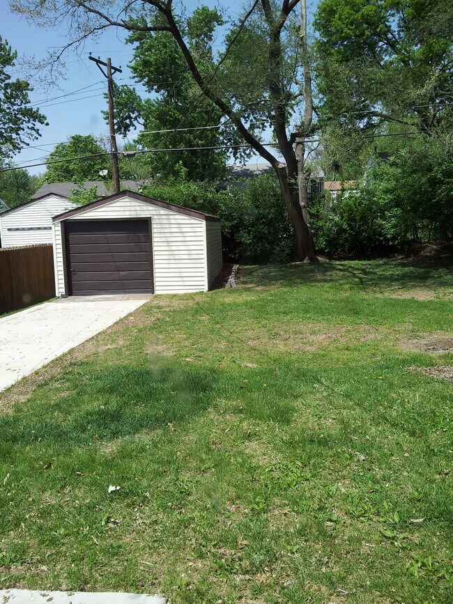 Building Photo - 9519 Ridge Ave