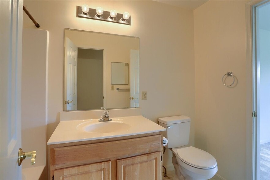 Building Photo - 136 Cardinal Ln
