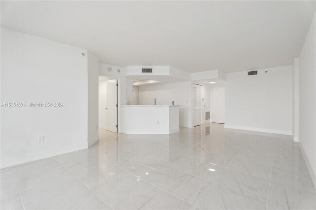 Building Photo - 1800 Sunset Harbour Dr