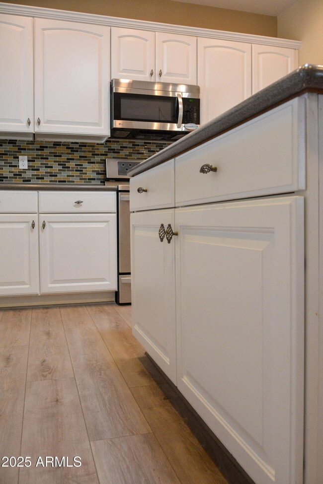 Building Photo - 13436 W La Vina Dr