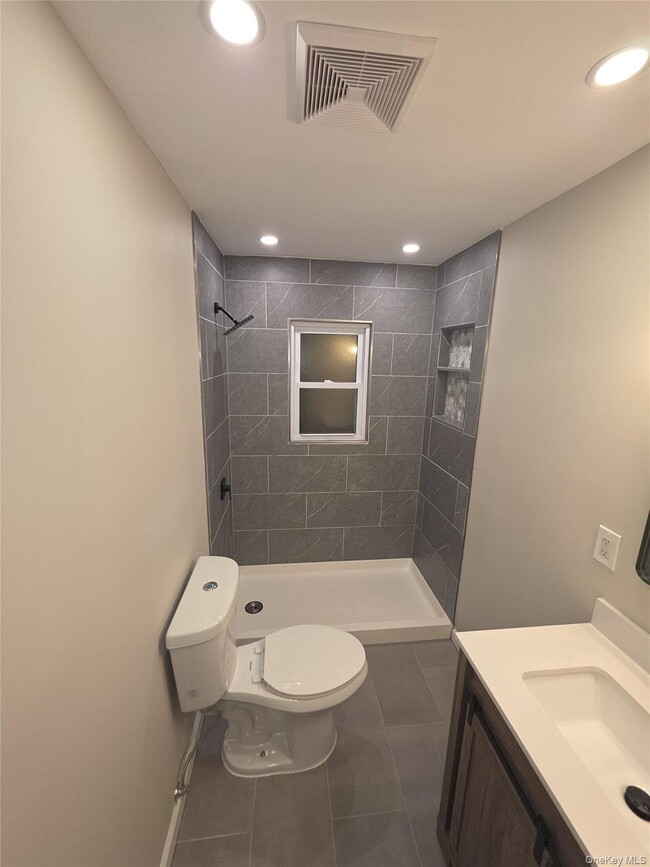 Building Photo - 915-911 11th St