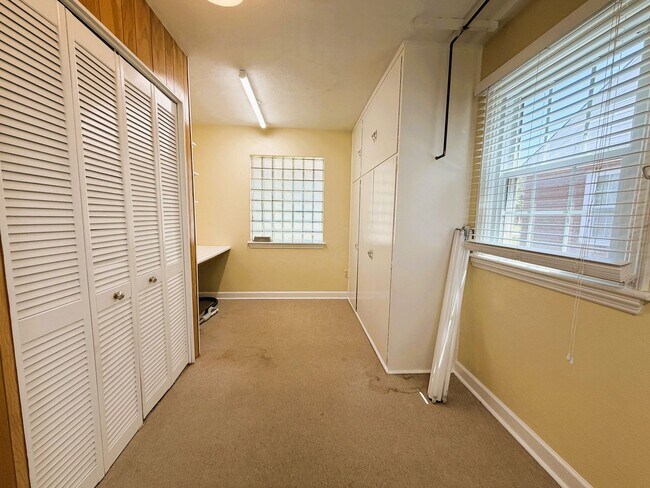 Building Photo - 217 Kewanna Dr