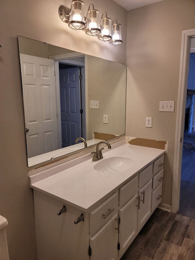 Building Photo - NEW to Rental Market! Do not Miss Out on t...