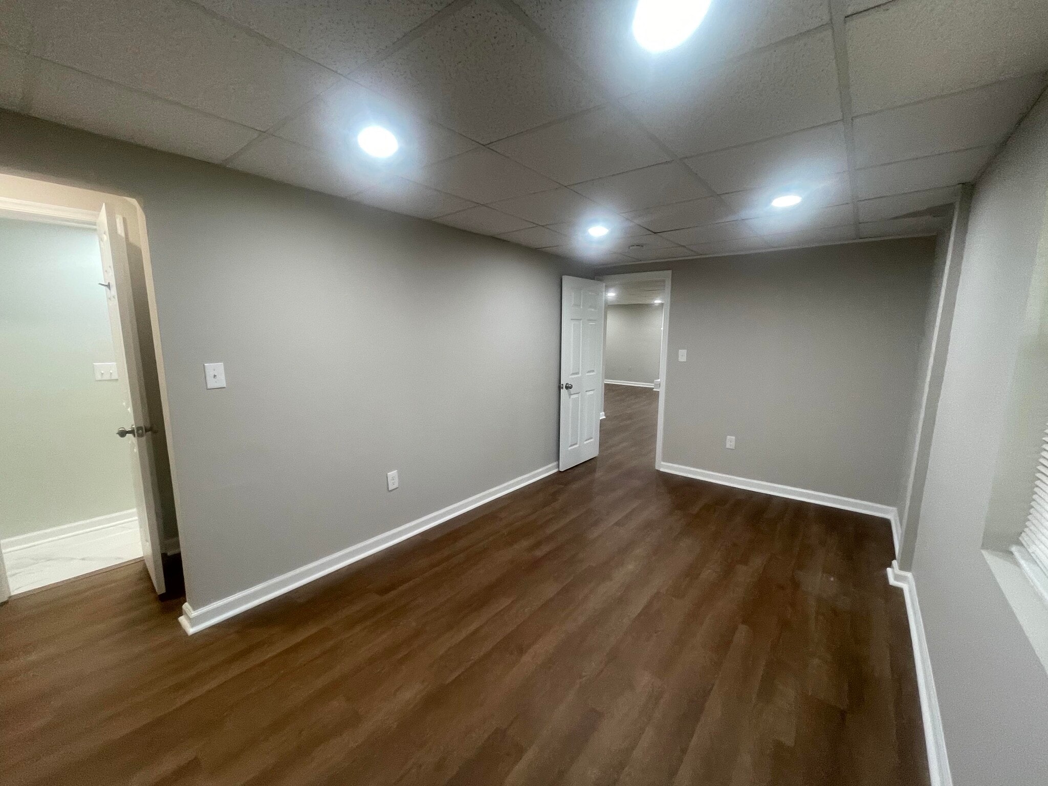 Building Photo - 221 Fallsway Ln