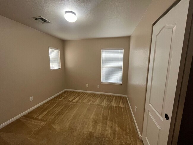 Building Photo - BEAUTIFUL 3 BEDROOM HOME IN THE VISTAS IN SUMMERLIN!