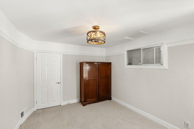Building Photo - 762 Joost Ave