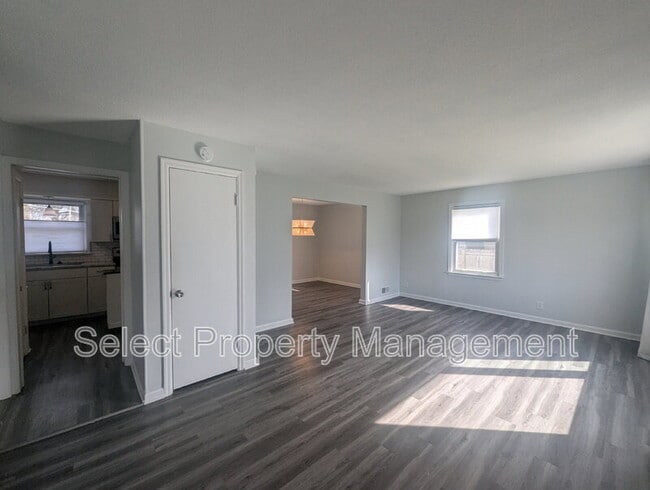 Building Photo - 1523 Curdes Ave