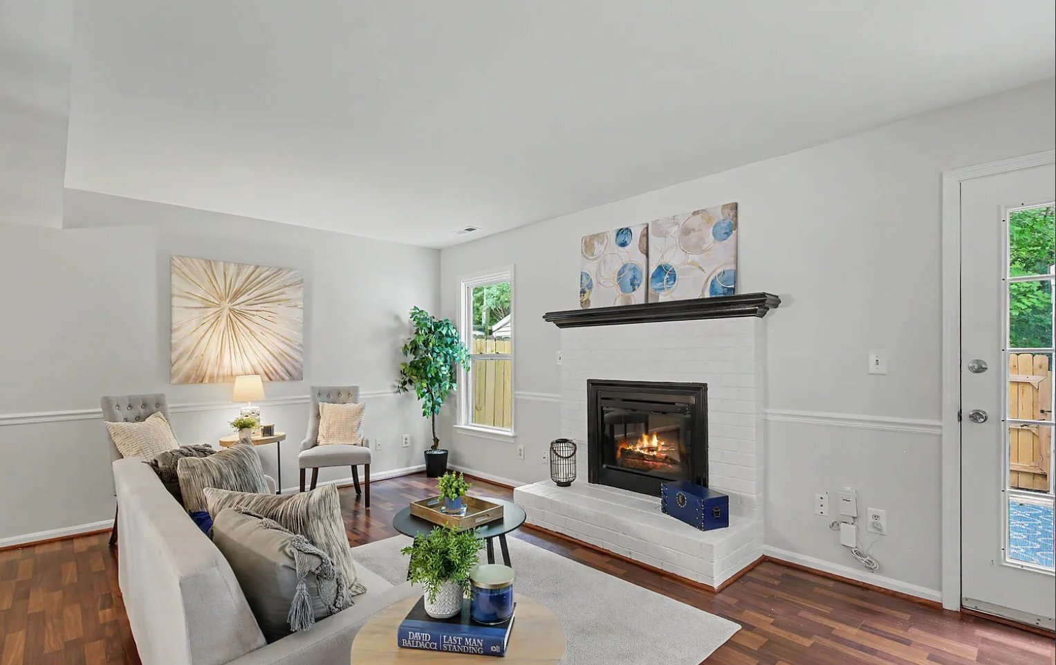 Building Photo - 2423 Rennie Dr
