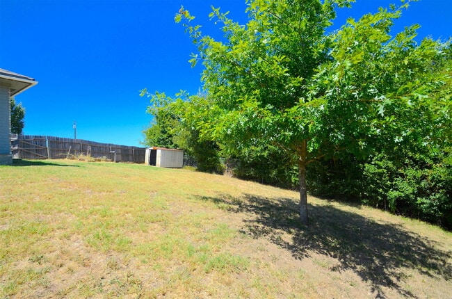 Building Photo - AMAZING 4 BED/ 2 BATH HOME IN WESTERN HILL...