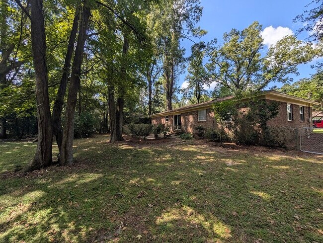 Building Photo - 1820 Medart Dr