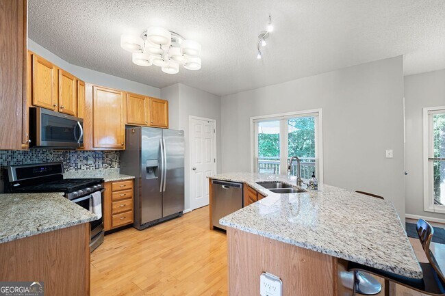 Building Photo - 821 Soaring Dr NE