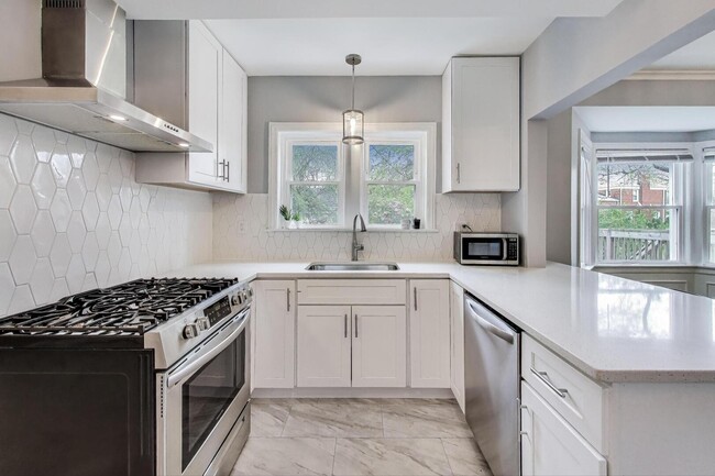 Building Photo - 2515 Gordon Dr