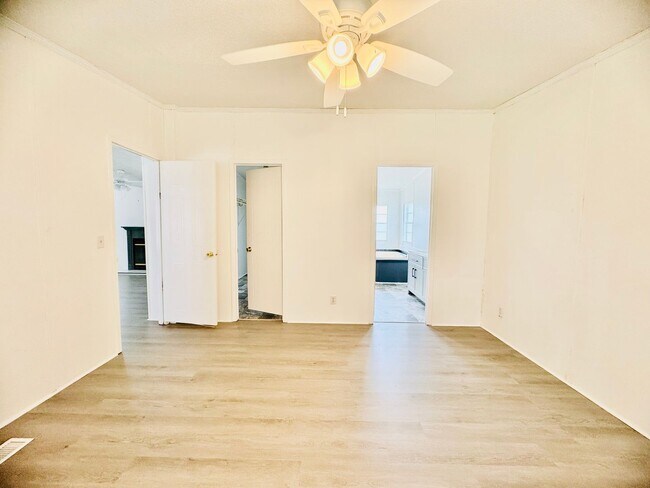 Building Photo - Convenient Countryside Living - Henderson NC