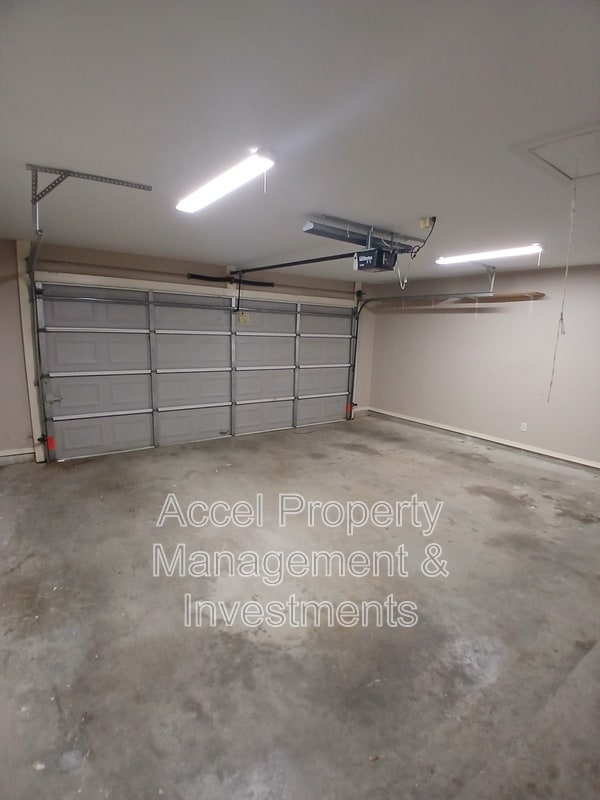 Building Photo - 3216 Ginger Ave