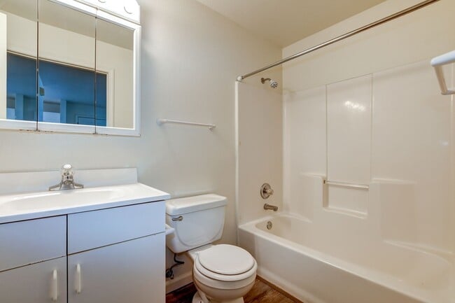 Building Photo - 114 Bradshaw Dr