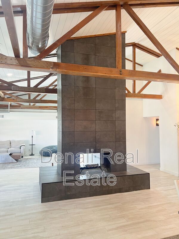 Building Photo - 1759 N Spring Cir