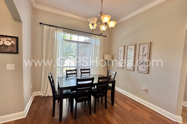 Building Photo - South Crestview 3/2 Available 8/1