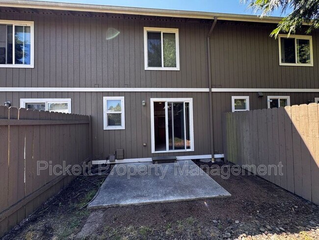 Building Photo - 680 Northpark Ln
