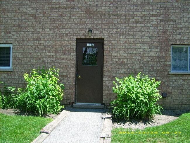 Building Photo - 107 E Dundee Rd
