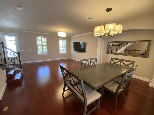 Building Photo - 4570 Virginia Dr