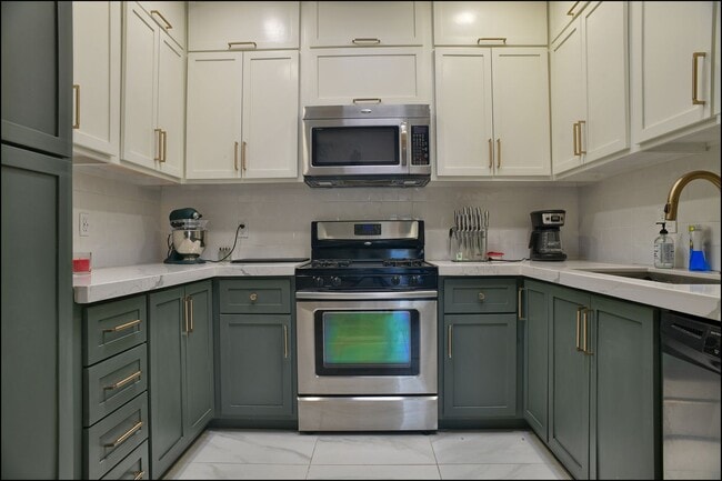 Building Photo - Available to View