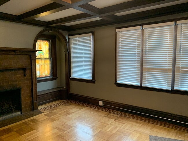 Building Photo - 827 S Braddock Ave