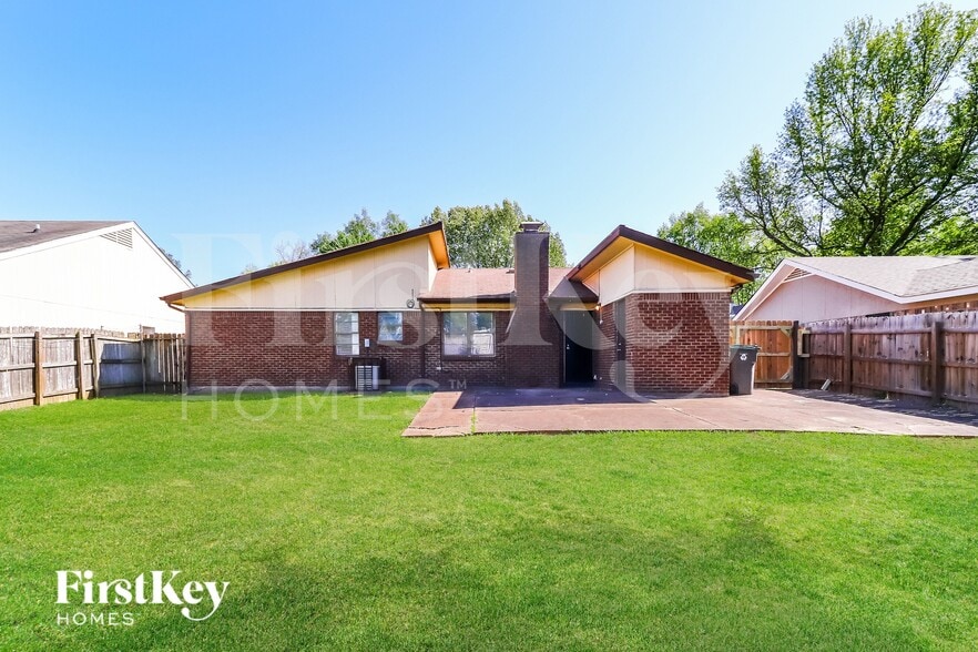 Building Photo - 6052 Scarlet Leaf Dr