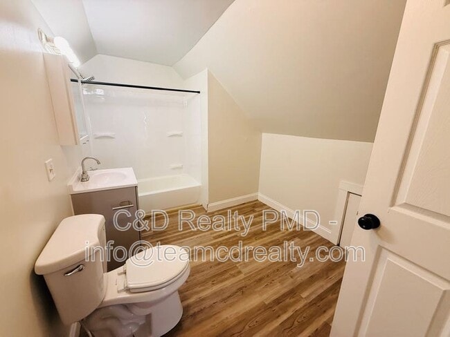 Building Photo - 1209 E 167th St