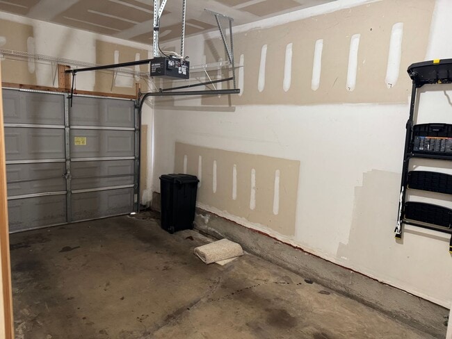 Building Photo - 3BR Townhome in Brentwood