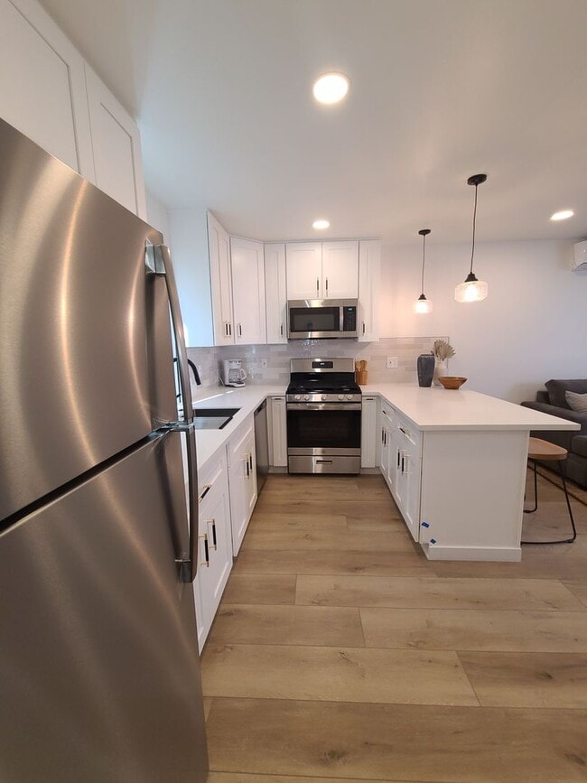 Building Photo - Newly remodeled and fully "furnished" 1 be...
