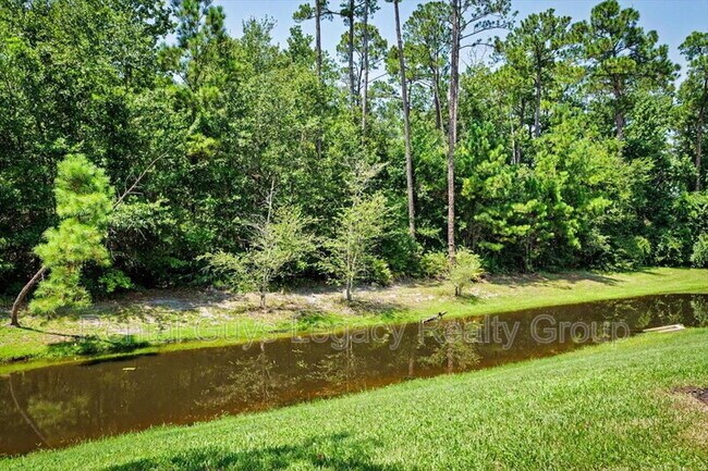 Building Photo - 7414 Palm Hills Dr