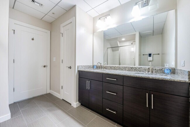 Building Photo - 10 Light St